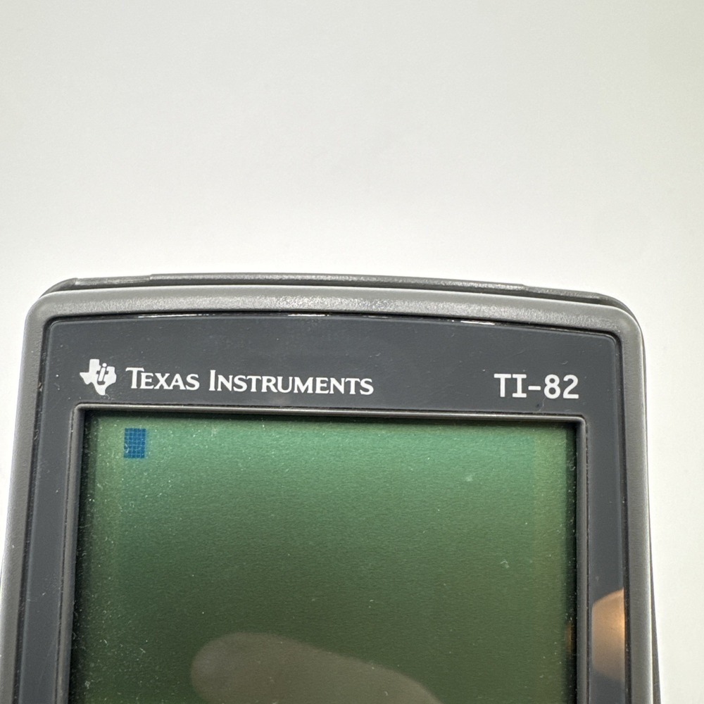 Texas Instruments TI-82 Graphing Calculator Works - Picture 3 of 9